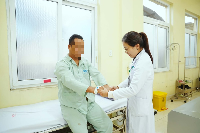 Đang lặn biển, người đàn ông bị tai biến lặn- Ảnh 3. Đang lặn biển, người đàn ông bị tai biến lặn- Ảnh 3.