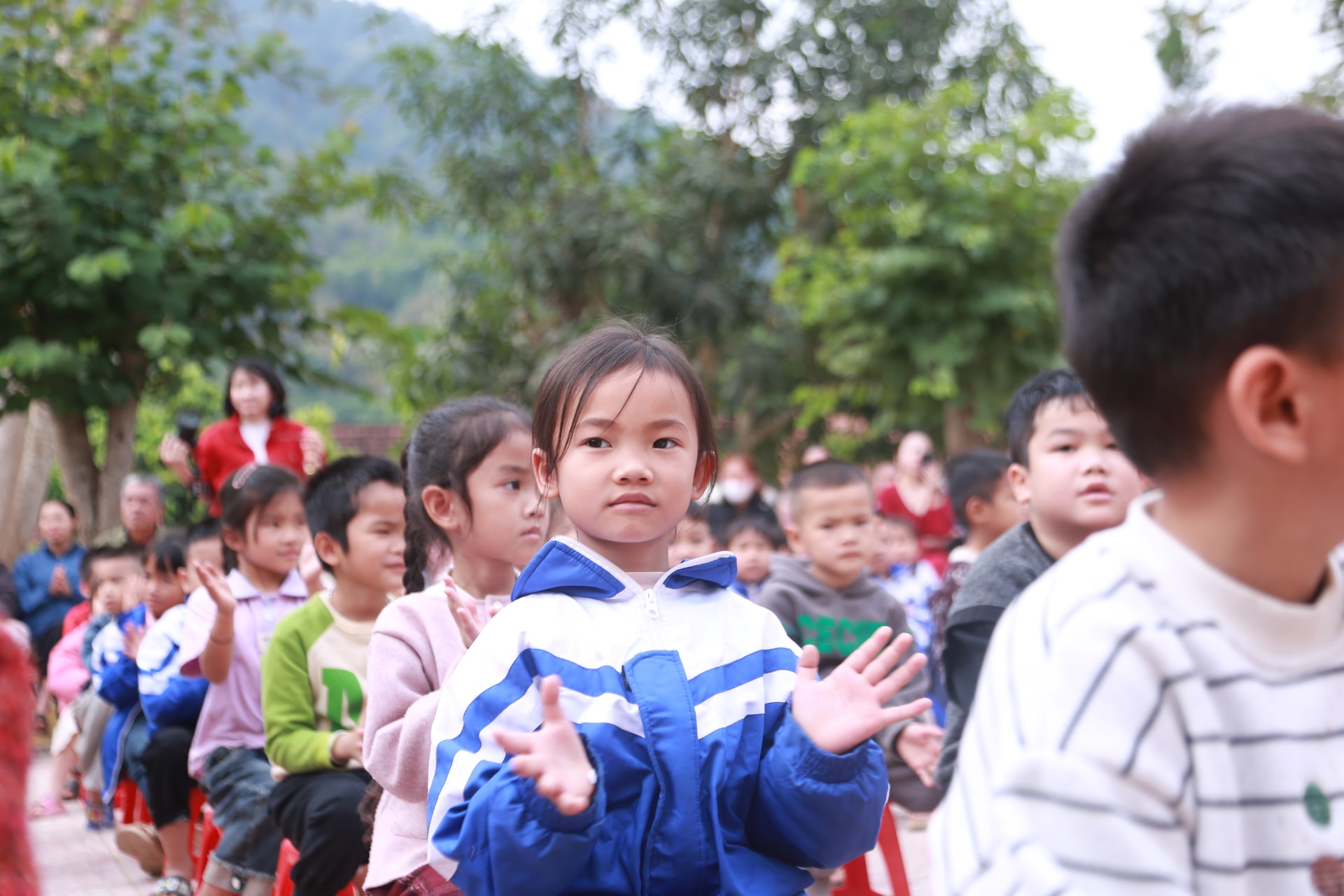 Hơn 1.000 người dân Yên Hòa được khám, tư vấn sức khỏe miễn phí tại 