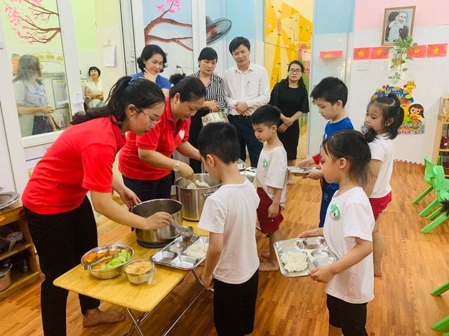 Quản lý bếp ăn bán trú và trách nhiệm của nhà trường- Ảnh 1. Quản lý bếp ăn bán trú và trách nhiệm của nhà trường- Ảnh 1.