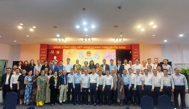 Bộ Y tế gặp gỡ, thăm hỏi và chúc Tết các cán bộ lão thành ngành Y tế - Ảnh 4.