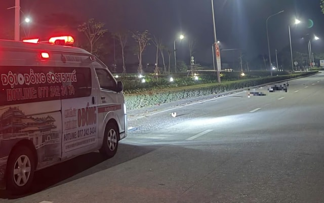 Khoảnh khắc vụ tai nạn nghiêm trọng ở Huế làm 2 người tử vong- Ảnh 1. Khoảnh khắc vụ tai nạn nghiêm trọng ở Huế làm 2 người tử vong- Ảnh 1.