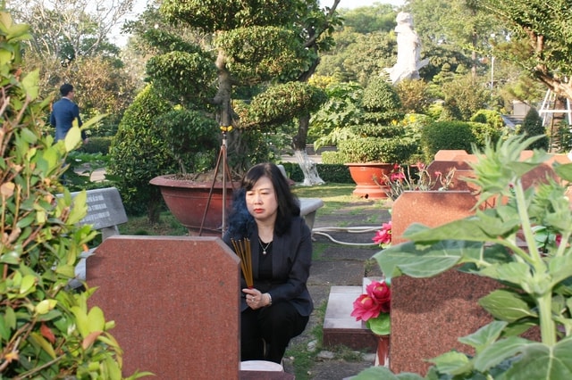Lãnh đạo Bộ Y tế dâng hương tưởng niệm, tri ân các anh hùng liệt sĩ tại TPHCM- Ảnh 3.