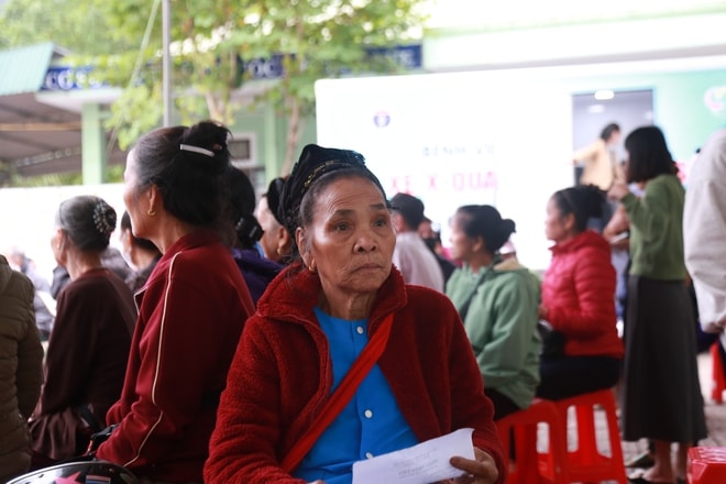 Hơn 1.000 người dân Yên Hòa được khám, tư vấn sức khỏe miễn phí tại 