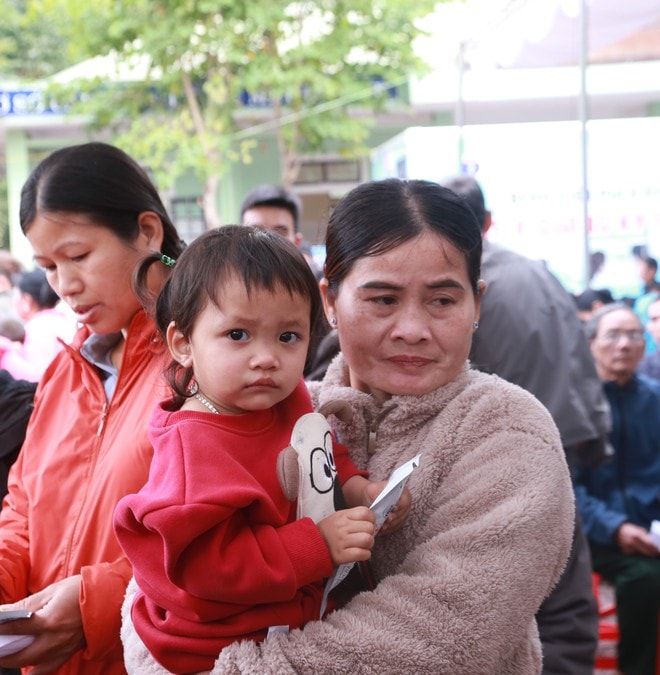 Hơn 1.000 người dân Yên Hòa được khám, tư vấn sức khỏe miễn phí tại 