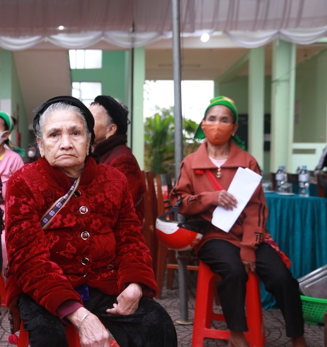 Hơn 1.000 người dân Yên Hòa được khám, tư vấn sức khỏe miễn phí tại 