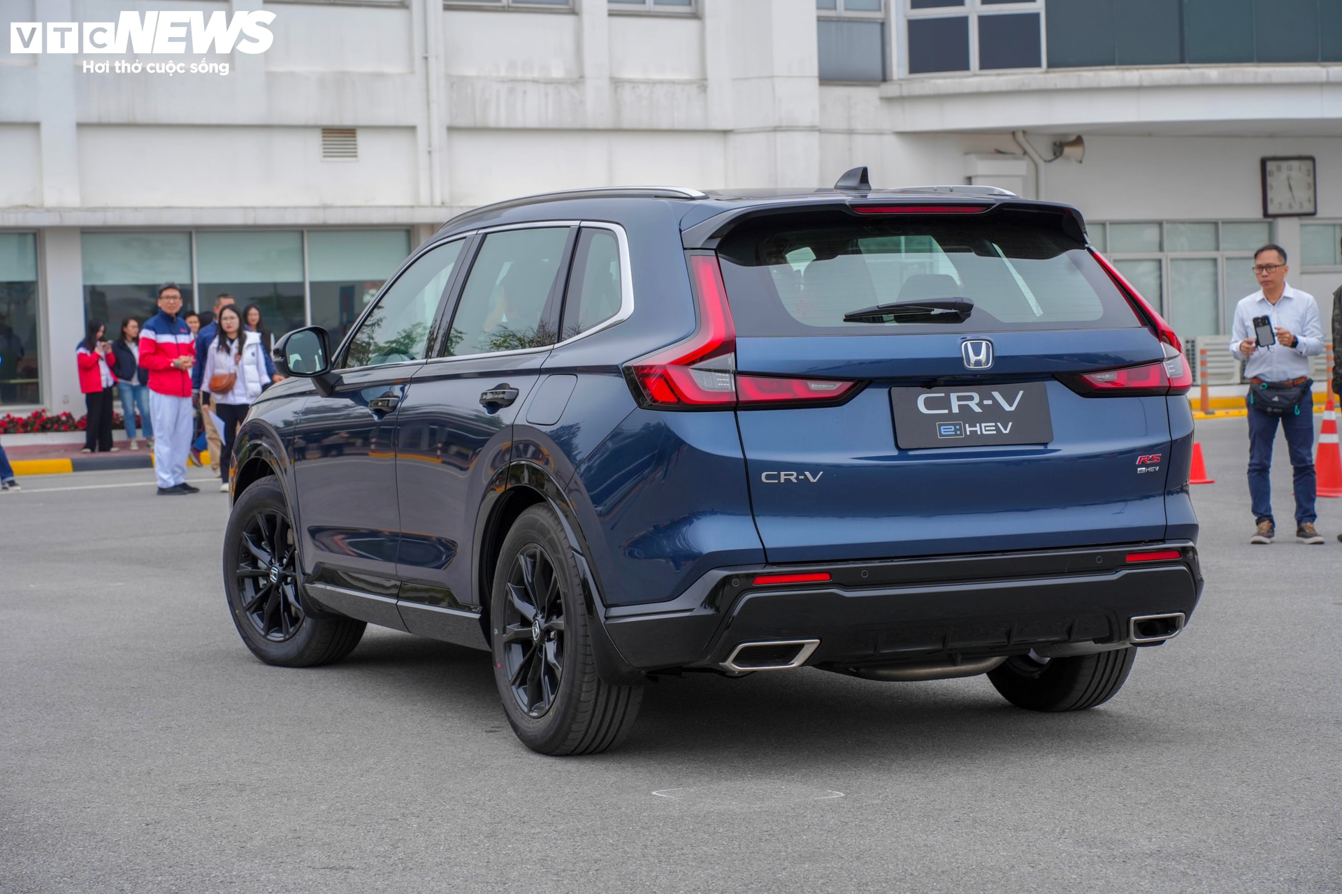 Thiết kế phía sau của Honda CR-V e:HEV.