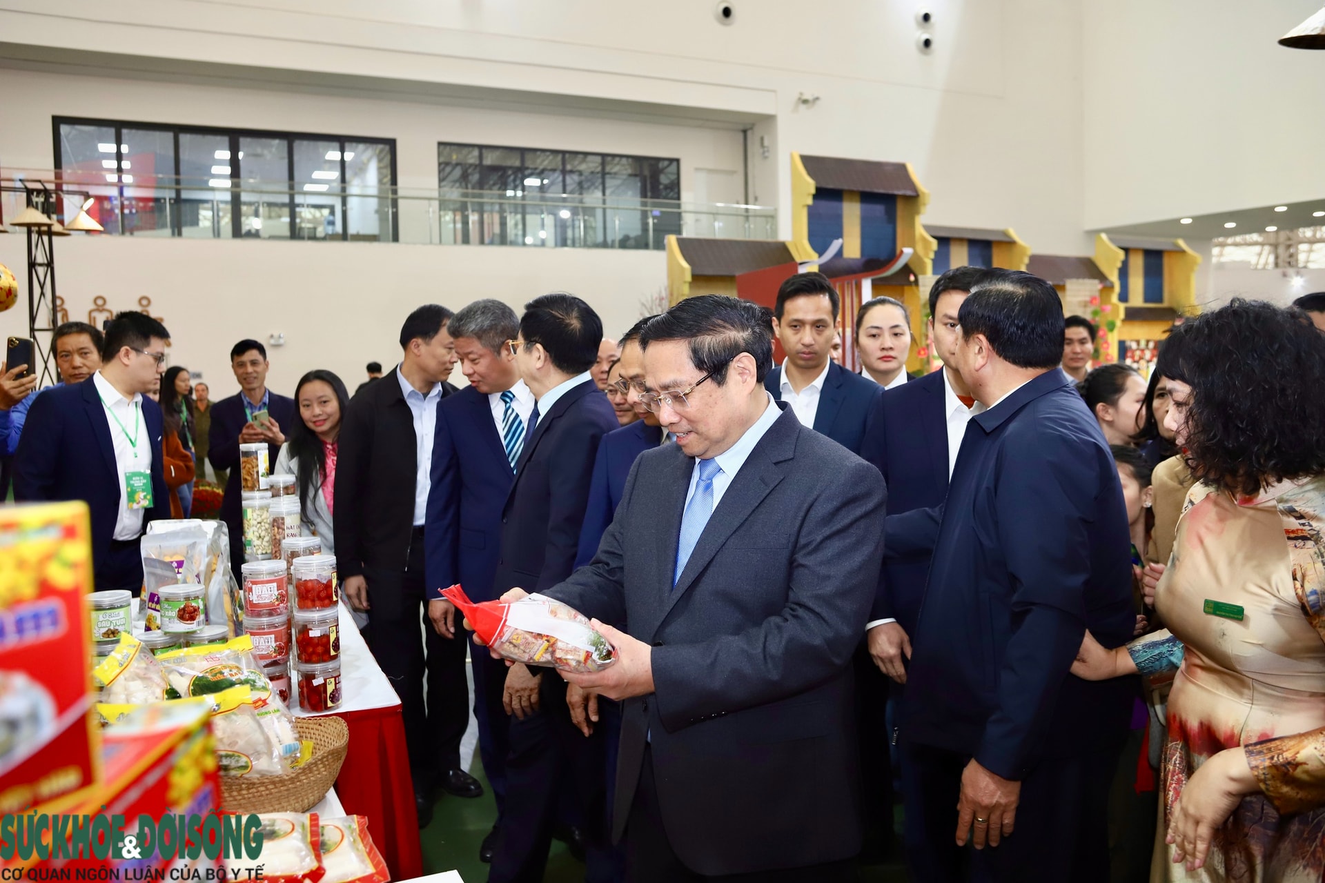 Hình ảnh ấn tượng Lễ khai mạc Hội chợ Mùa Xuân 2026- Ảnh 11. Hình ảnh ấn tượng Lễ khai mạc Hội chợ Mùa Xuân 2026- Ảnh 11.