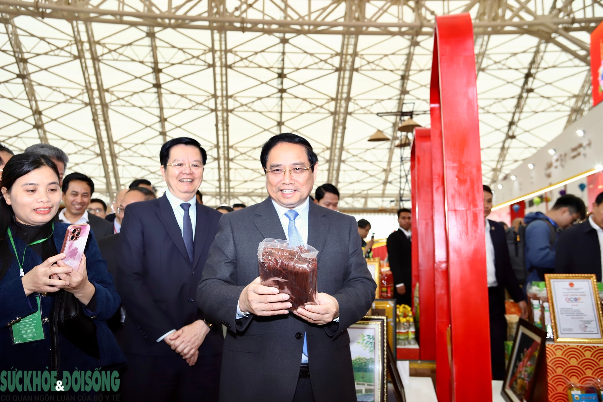 Hình ảnh ấn tượng Lễ khai mạc Hội chợ Mùa Xuân 2026- Ảnh 15. Hình ảnh ấn tượng Lễ khai mạc Hội chợ Mùa Xuân 2026- Ảnh 15.