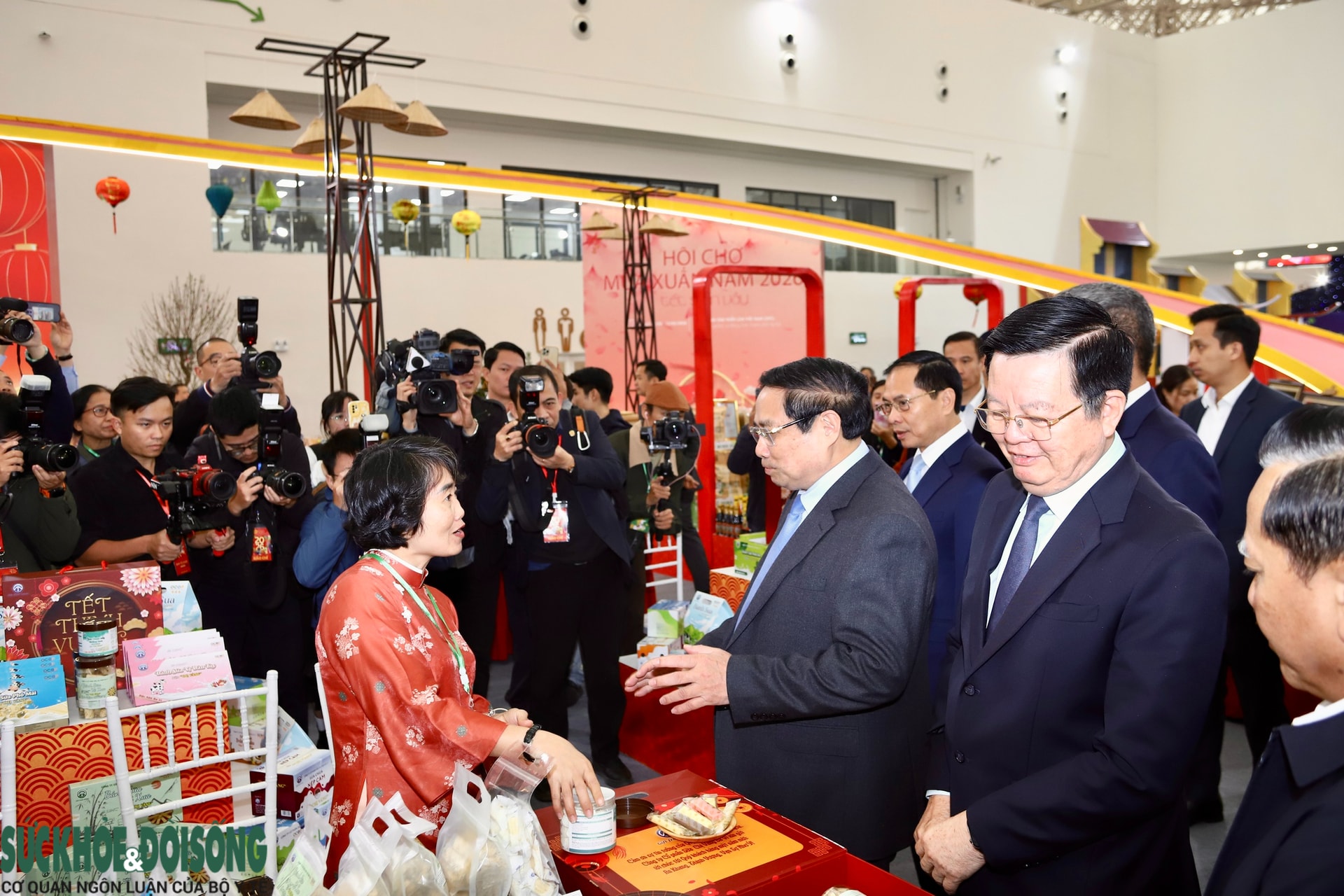 Hình ảnh ấn tượng Lễ khai mạc Hội chợ Mùa Xuân 2026- Ảnh 16. Hình ảnh ấn tượng Lễ khai mạc Hội chợ Mùa Xuân 2026- Ảnh 16.