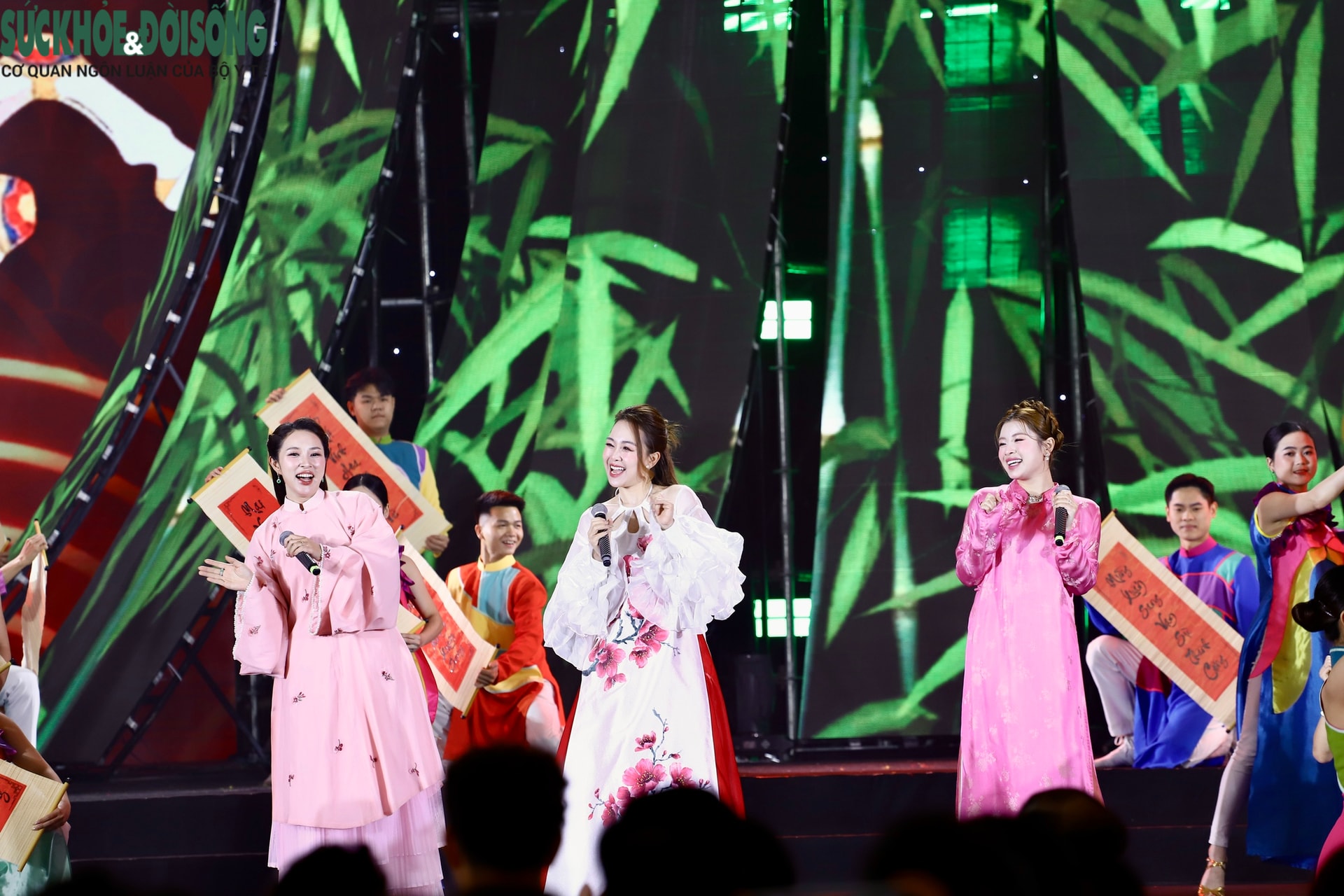 Hình ảnh ấn tượng Lễ khai mạc Hội chợ Mùa Xuân 2026- Ảnh 6. Hình ảnh ấn tượng Lễ khai mạc Hội chợ Mùa Xuân 2026- Ảnh 6.