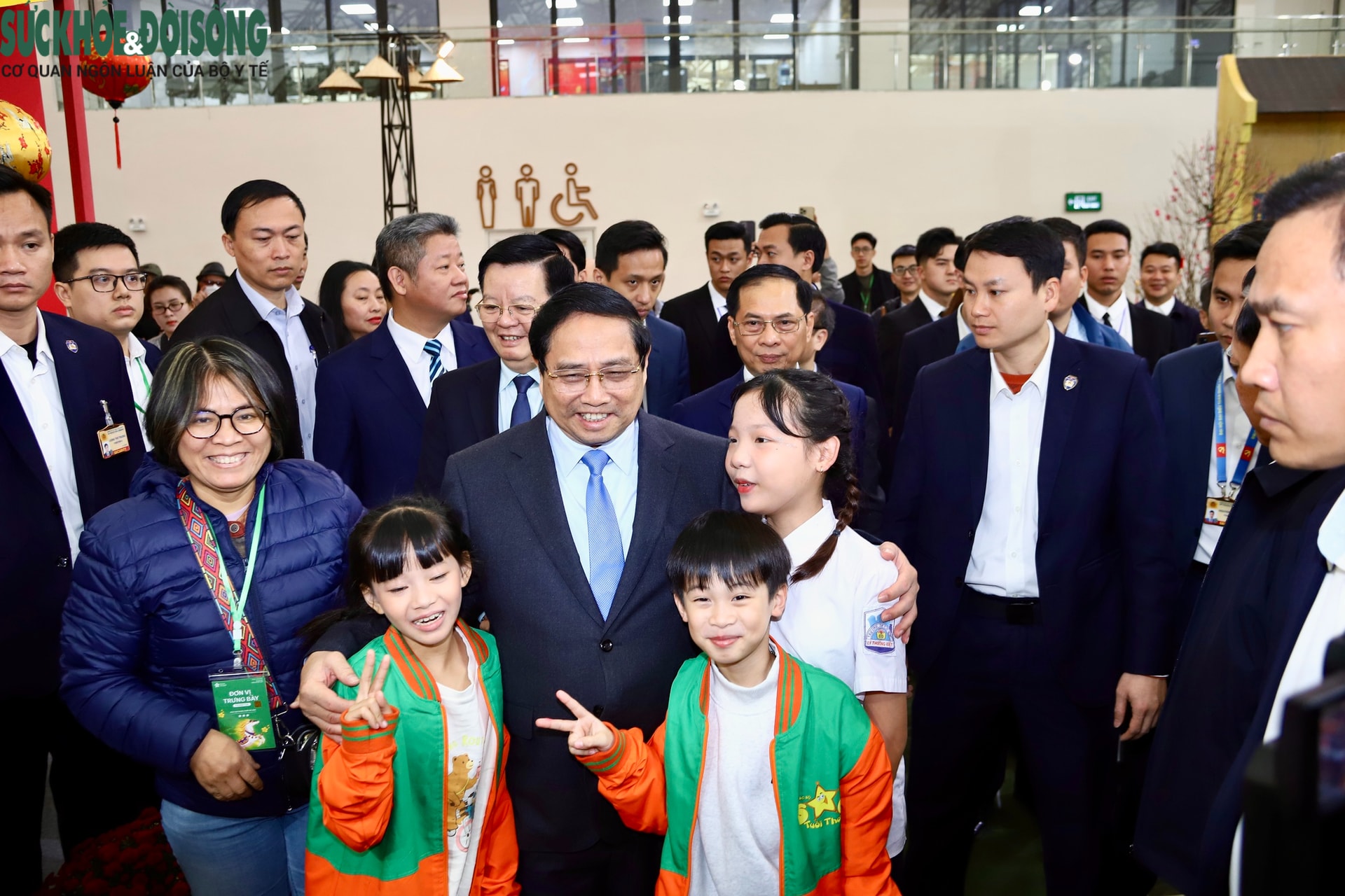 Hình ảnh ấn tượng Lễ khai mạc Hội chợ Mùa Xuân 2026- Ảnh 10. Hình ảnh ấn tượng Lễ khai mạc Hội chợ Mùa Xuân 2026- Ảnh 10.