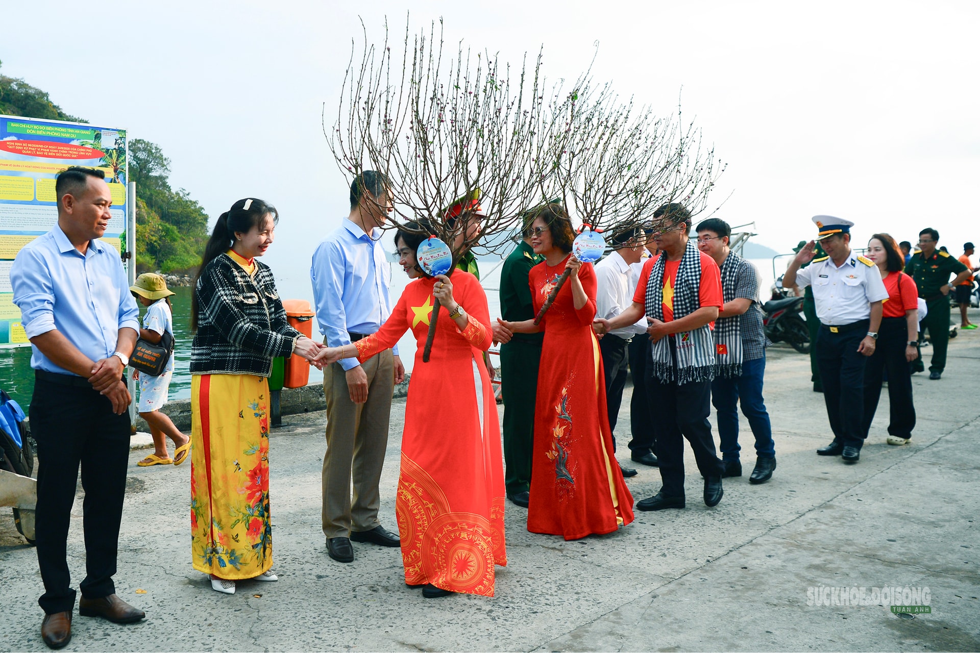 Tết nơi đầu sóng - ấm lòng người lính biển- Ảnh 1. Tết nơi đầu sóng - ấm lòng người lính biển- Ảnh 1.