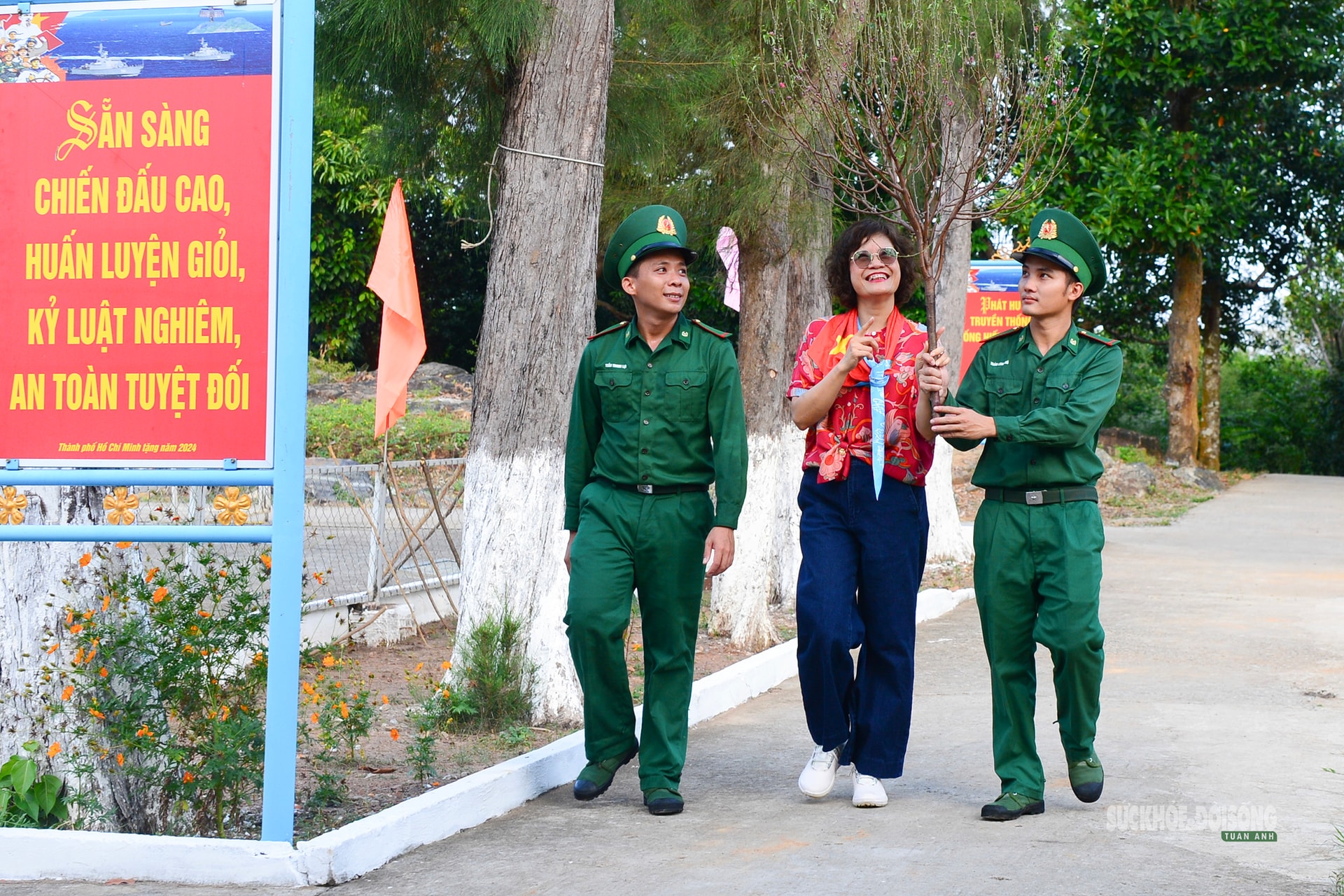 Tết nơi đầu sóng - ấm lòng người lính biển- Ảnh 10. Tết nơi đầu sóng - ấm lòng người lính biển- Ảnh 10.