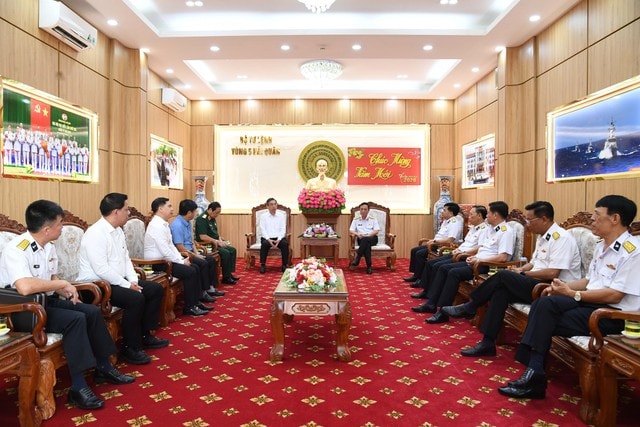 TPHCM và Quân chủng Hải quân chúc Tết Bộ Tư lệnh Vùng 5 Hải quân- Ảnh 1.