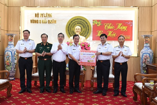 TPHCM và Quân chủng Hải quân chúc Tết Bộ Tư lệnh Vùng 5 Hải quân- Ảnh 3.