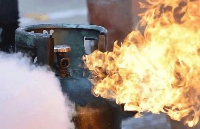 Cha tử vong, con bị thương nghi do nổ bình gas- Ảnh 1.