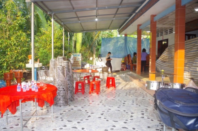 Hai người tử vong, nhiều người nhập viện sau khi uống rượu - Ảnh 1. Hai người tử vong, nhiều người nhập viện sau khi uống rượu - Ảnh 1.