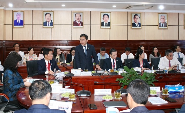 Bộ trưởng Đào Hồng Lan thăm, chúc Tết thầy trò ĐH Y Dược TPHCM- Ảnh 3.