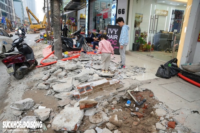 Thi công mở rộng đường Nguyễn Tuân kéo dài, cuộc sống người dân đảo lộn- Ảnh 6.