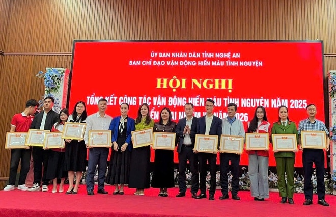 Nghệ An tiếp nhận hơn 50.000 đơn vị máu, vượt 111% kế hoạch năm 2025- Ảnh 4. Nghệ An tiếp nhận hơn 50.000 đơn vị máu, vượt 111% kế hoạch năm 2025- Ảnh 4.