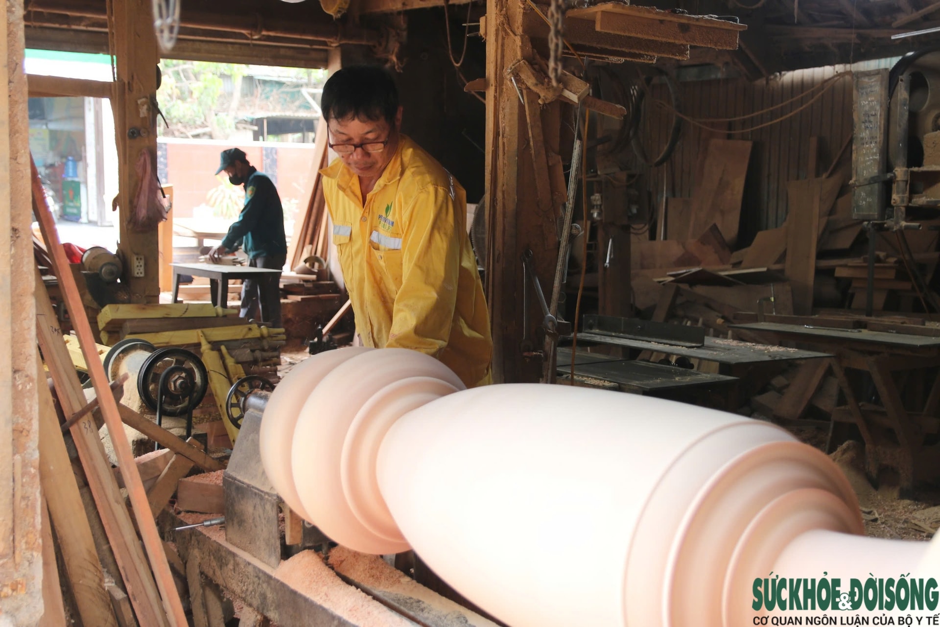 Làng nghề mộc 'chạy đua' những ngày cuối năm- Ảnh 9.