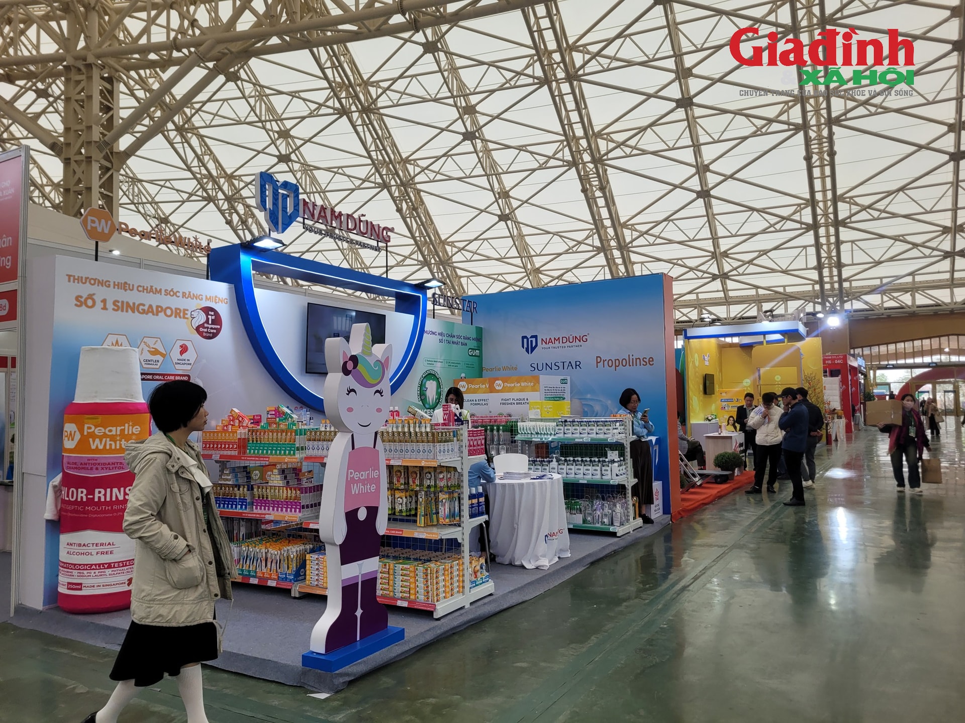 Khám phá không gian Hội chợ Mùa Xuân lần thứ nhất năm 2026, nhiều đặc sản địa phương hút khách- Ảnh 11.