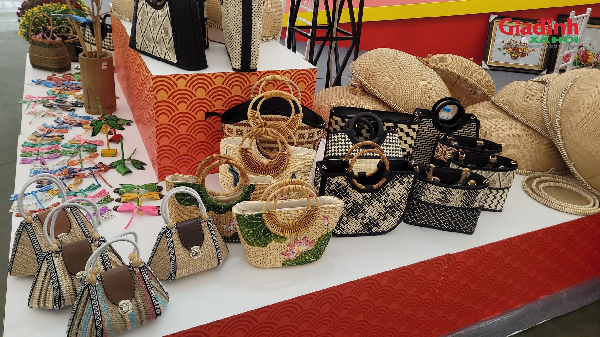 Khám phá không gian Hội chợ Mùa Xuân lần thứ nhất năm 2026, nhiều đặc sản địa phương hút khách- Ảnh 13.