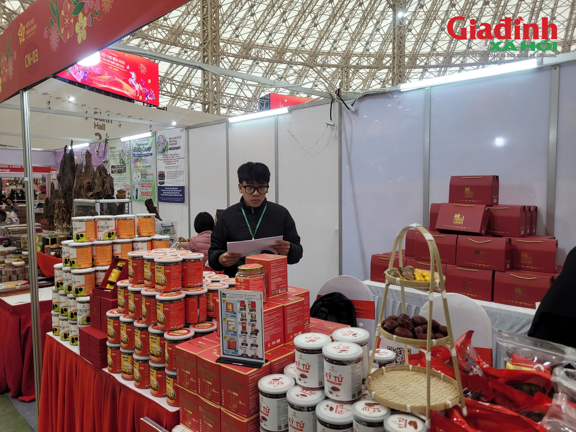 Khám phá không gian Hội chợ Mùa Xuân lần thứ nhất năm 2026, nhiều đặc sản địa phương hút khách- Ảnh 7.