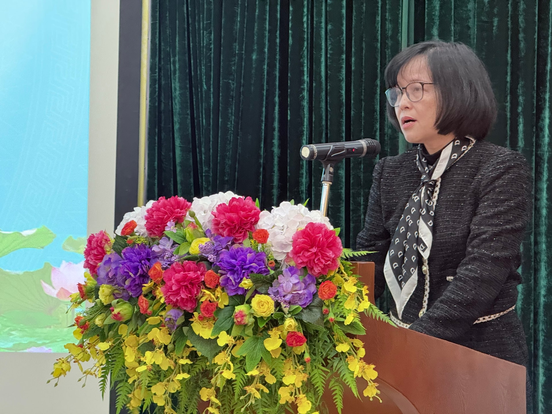 Thứ trưởng Nguyễn Thị Liên Hương chúc Tết Viện Chiến lược và Chính sách y tế- Ảnh 2. Thứ trưởng Nguyễn Thị Liên Hương chúc Tết Viện Chiến lược và Chính sách y tế- Ảnh 2.