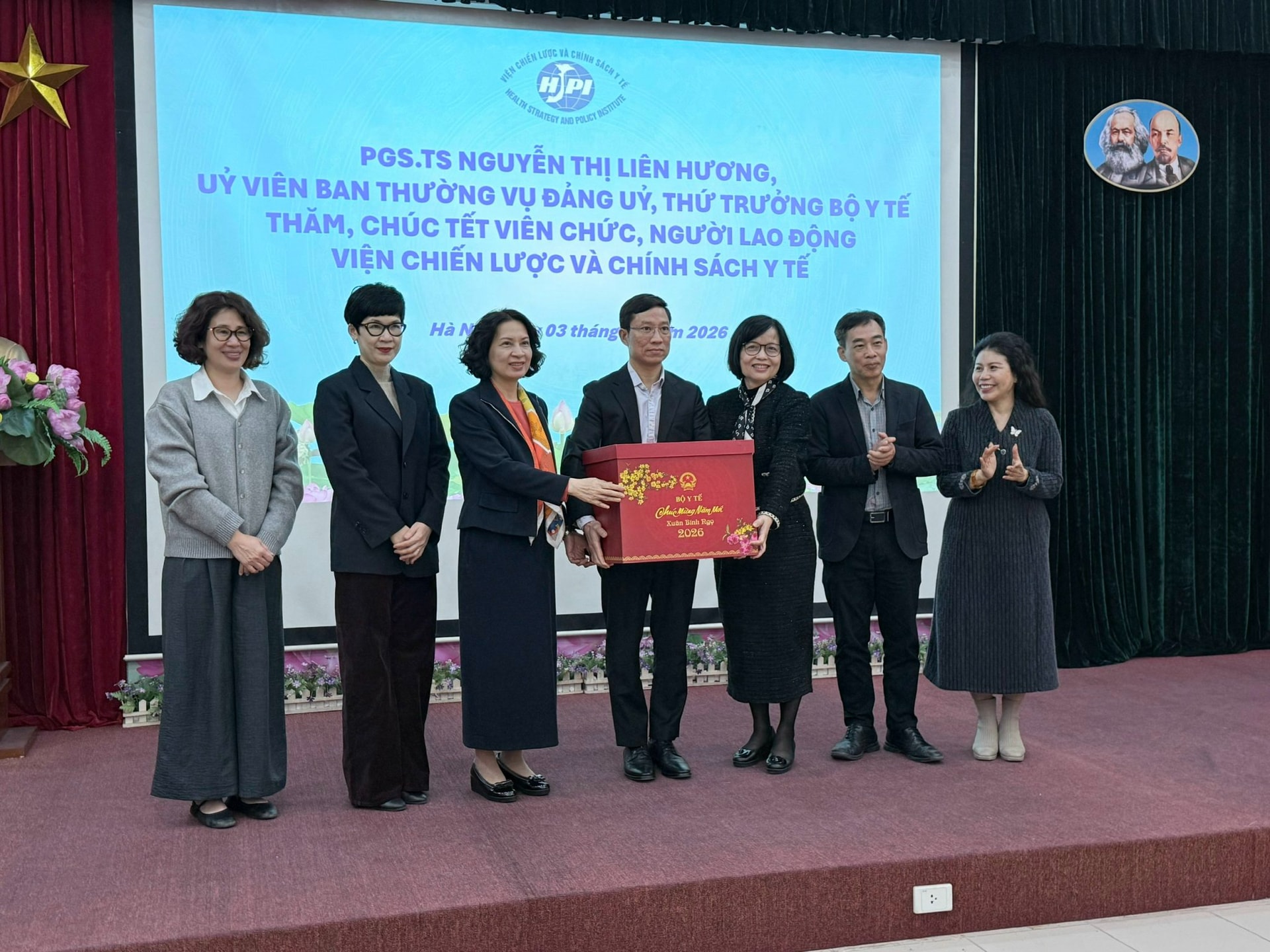 Thứ trưởng Nguyễn Thị Liên Hương chúc Tết Viện Chiến lược và Chính sách y tế- Ảnh 3. Thứ trưởng Nguyễn Thị Liên Hương chúc Tết Viện Chiến lược và Chính sách y tế- Ảnh 3.