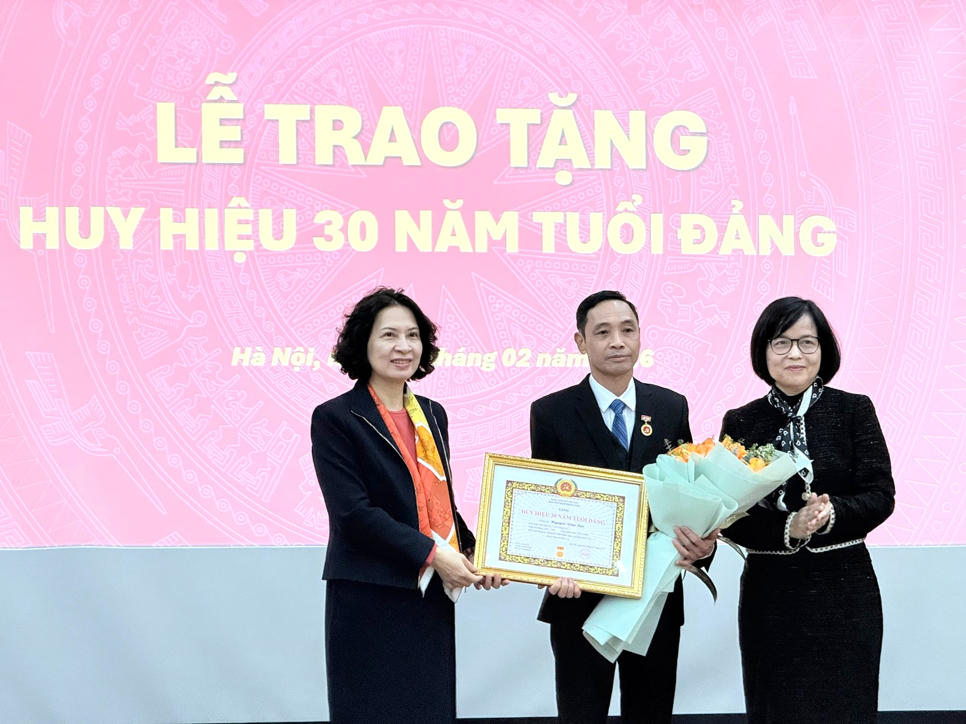 Thứ trưởng Nguyễn Thị Liên Hương chúc Tết Viện Chiến lược và Chính sách y tế- Ảnh 4. Thứ trưởng Nguyễn Thị Liên Hương chúc Tết Viện Chiến lược và Chính sách y tế- Ảnh 4.