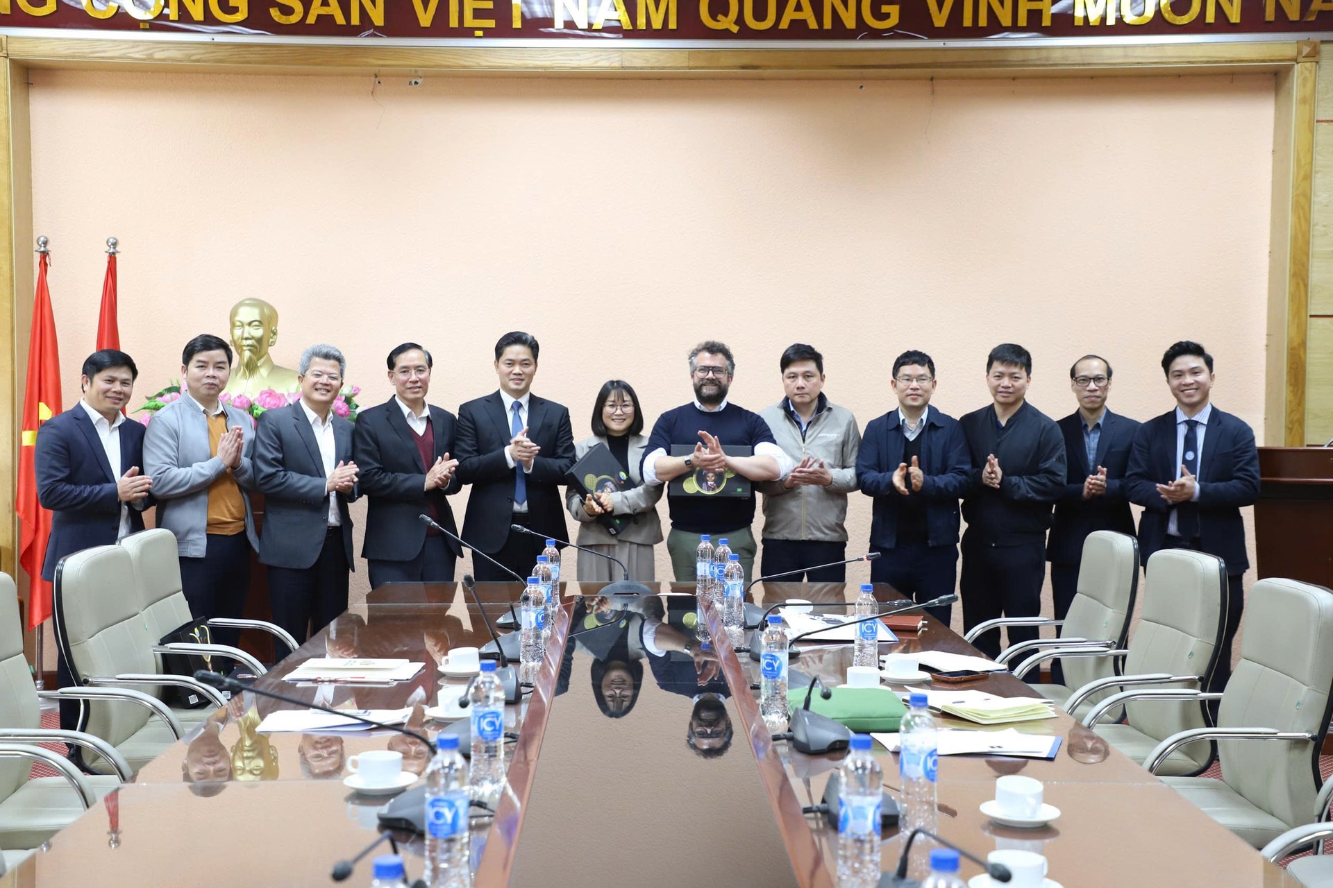 Thứ trưởng Thường trực Vũ Mạnh Hà tiếp Trưởng khu vực Tây Thái Bình Dương của Tổ chức Phòng, chống mù lòa Quốc tế- Ảnh 5. Thứ trưởng Thường trực Vũ Mạnh Hà tiếp Trưởng khu vực Tây Thái Bình Dương của Tổ chức Phòng, chống mù lòa Quốc tế- Ảnh 5.