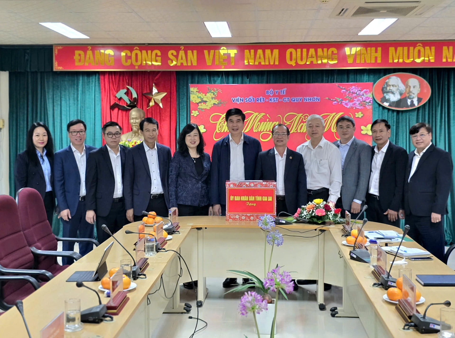 Bộ trưởng Bộ Y tế Đào Hồng Lan chúc Tết Viện Sốt rét - Ký sinh trùng - Côn trùng Quy Nhơn- Ảnh 4. Bộ trưởng Bộ Y tế Đào Hồng Lan chúc Tết Viện Sốt rét - Ký sinh trùng - Côn trùng Quy Nhơn- Ảnh 4.