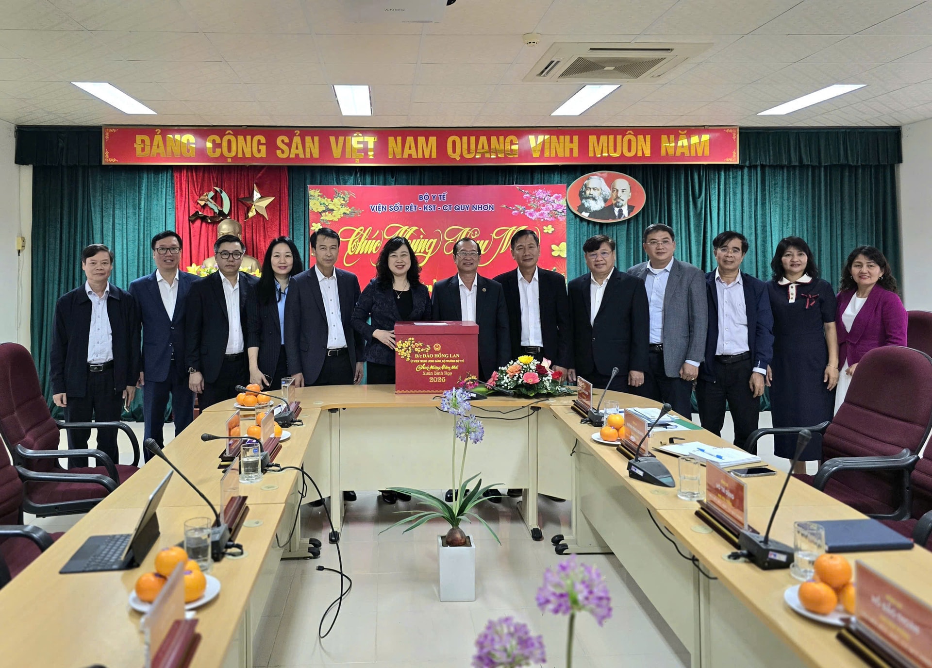 Bộ trưởng Bộ Y tế Đào Hồng Lan chúc Tết Viện Sốt rét - Ký sinh trùng - Côn trùng Quy Nhơn- Ảnh 3. Bộ trưởng Bộ Y tế Đào Hồng Lan chúc Tết Viện Sốt rét - Ký sinh trùng - Côn trùng Quy Nhơn- Ảnh 3.