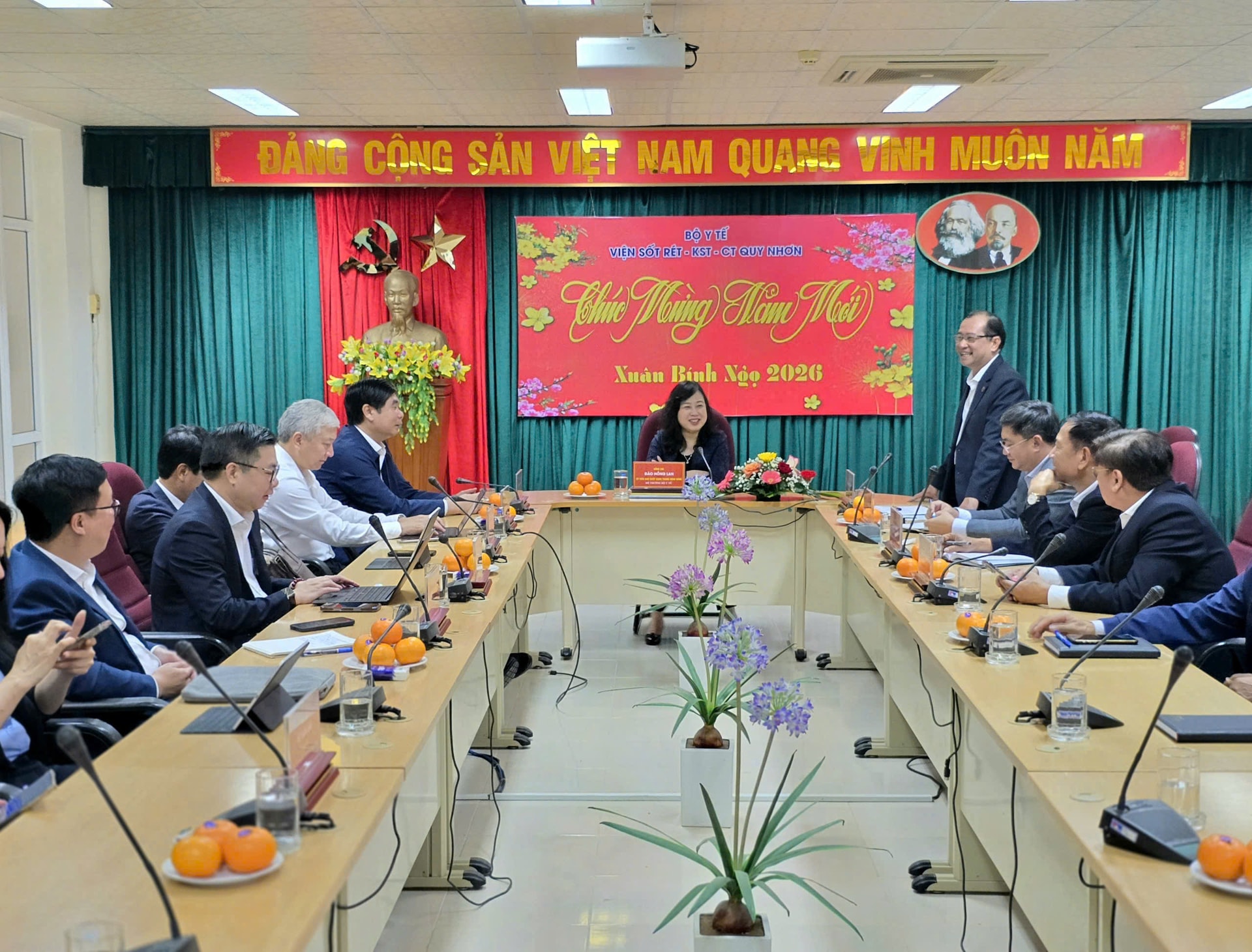 Bộ trưởng Bộ Y tế Đào Hồng Lan chúc Tết Viện Sốt rét - Ký sinh trùng - Côn trùng Quy Nhơn- Ảnh 2. Bộ trưởng Bộ Y tế Đào Hồng Lan chúc Tết Viện Sốt rét - Ký sinh trùng - Côn trùng Quy Nhơn- Ảnh 2.