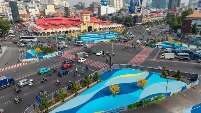 TPHCM nói gì về đề xuất tạm dừng chỉnh trang chợ Bến Thành và Hồ Con Rùa?- Ảnh 1.