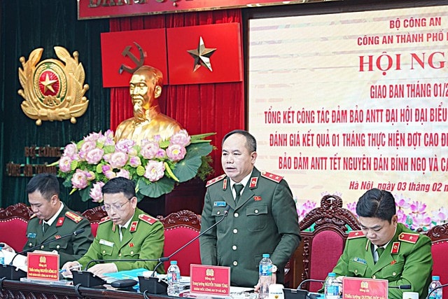 Kết luận Hội nghị, Trung tướng Nguyễn Thanh Tùng ghi nhận nỗ lực của toàn lực lượng Công an Thủ đô trong tháng 01/2026, thời điểm diễn ra nhiều sự kiện chính trị quan trọng. Các đơn vị được đánh giá đã bám sát chỉ đạo, triển khai đồng bộ biện pháp, bảo đảm ổn định an ninh, trật tự trên địa bàn.