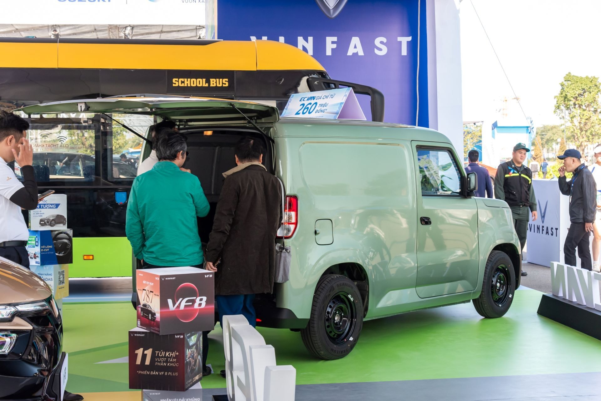VinFast EC Van: 'Cần câu cơm' của giới kinh doanh vận tải - 1