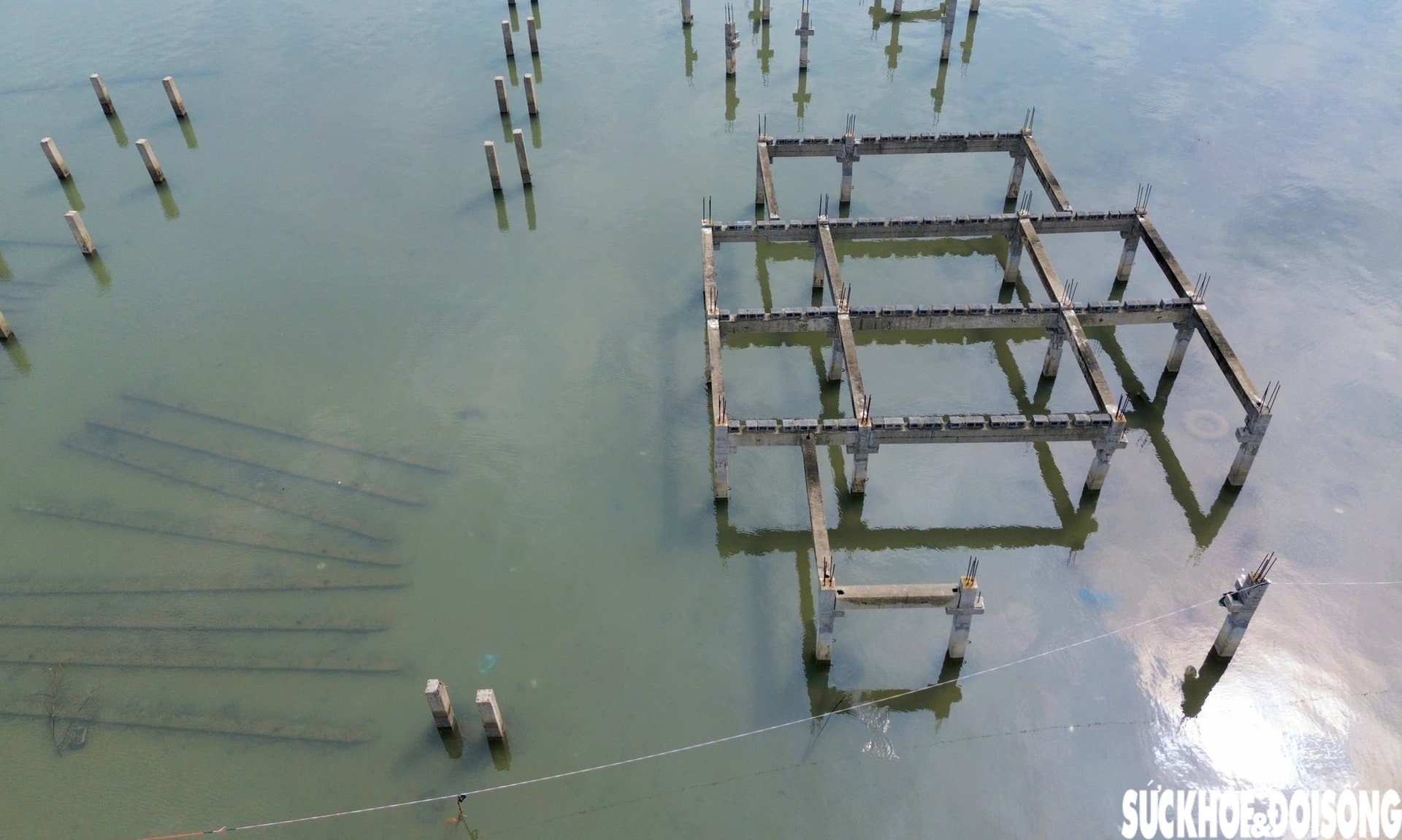 'Ma trận' cọc bê tông giữa 'tuyệt tình cốc' xứ Huế- Ảnh 3.