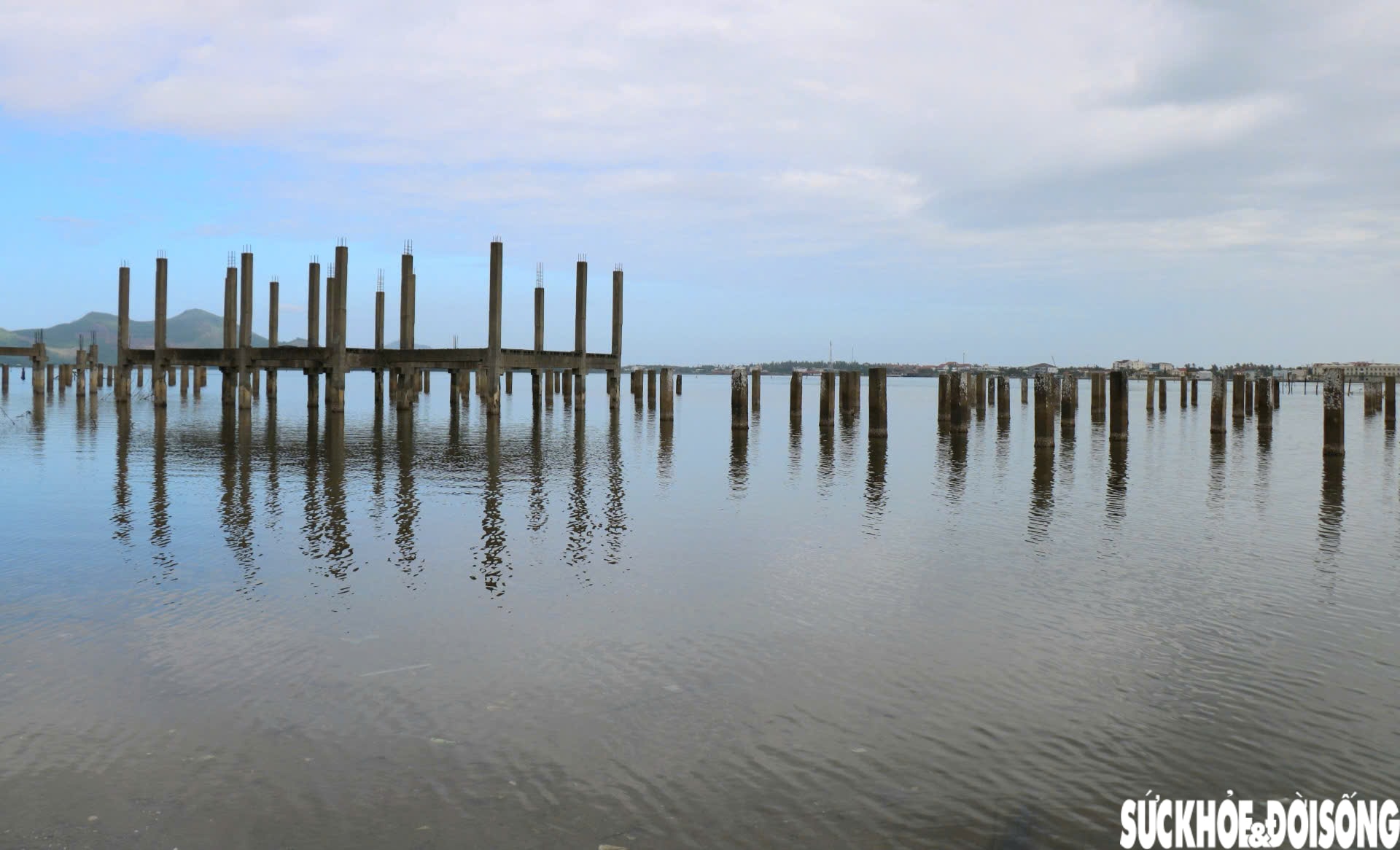 'Ma trận' cọc bê tông giữa 'tuyệt tình cốc' xứ Huế- Ảnh 4.