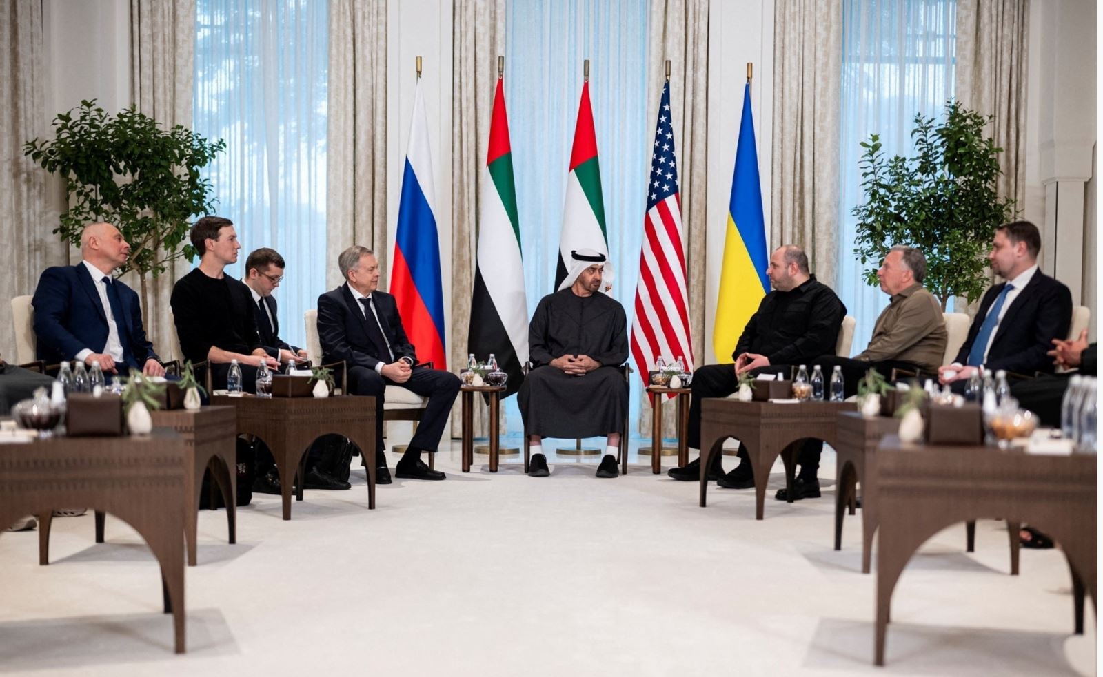 Toàn cảnh đàm phán ba bên Nga-Mỹ-Ukraine lần thứ hai tại Abu Dhabi (UAE)- Ảnh 1.