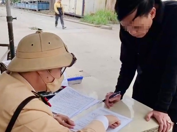 Phạt hơn 60 triệu đồng vì cơi nới thùng xe tải- Ảnh 2. Phạt hơn 60 triệu đồng vì cơi nới thùng xe tải- Ảnh 2.