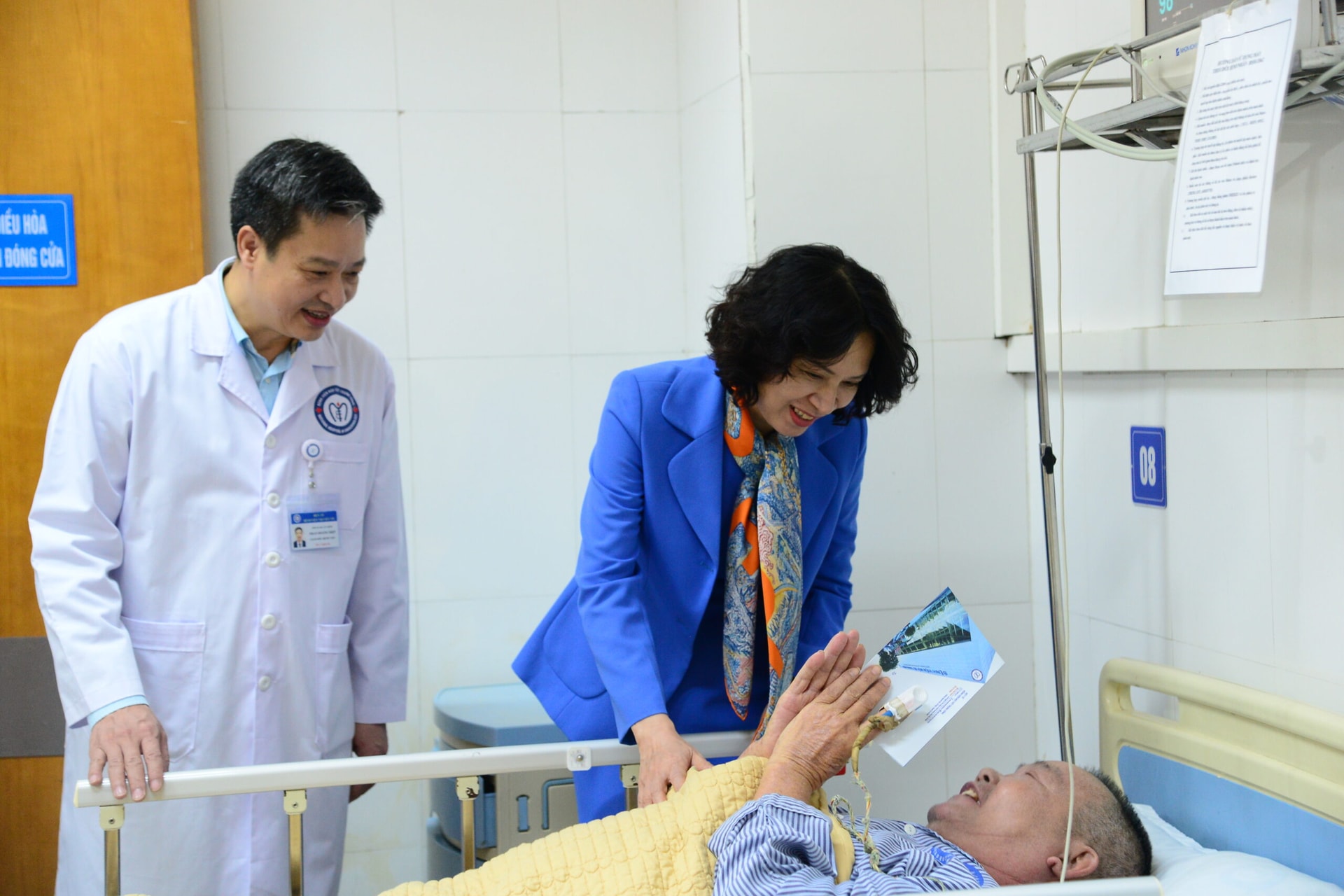 Thứ trưởng Nguyễn Thị Liên Hương thăm, chúc Tết y bác sĩ Bệnh viện Nội tiết Trung ương- Ảnh 2. Thứ trưởng Nguyễn Thị Liên Hương thăm, chúc Tết y bác sĩ Bệnh viện Nội tiết Trung ương- Ảnh 2.