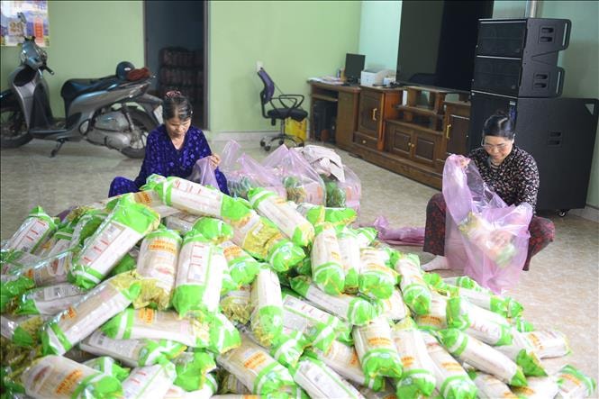 Các làng nghề rộn ràng vào vụ Tết- Ảnh 7.