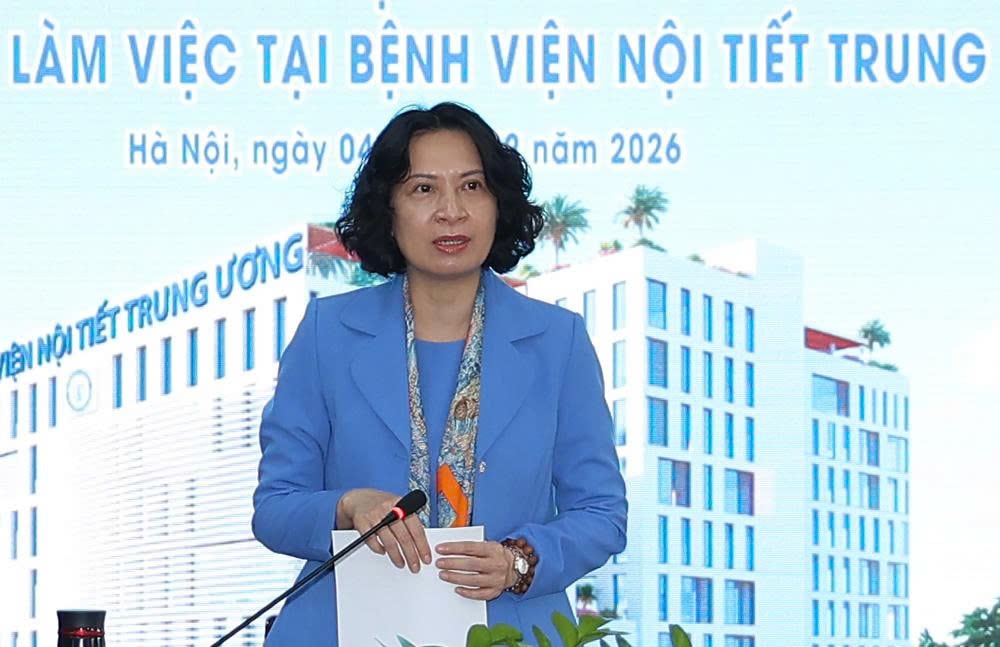 Thứ trưởng Nguyễn Thị Liên Hương thăm, chúc Tết y bác sĩ Bệnh viện Nội tiết Trung ương- Ảnh 3. Thứ trưởng Nguyễn Thị Liên Hương thăm, chúc Tết y bác sĩ Bệnh viện Nội tiết Trung ương- Ảnh 3.