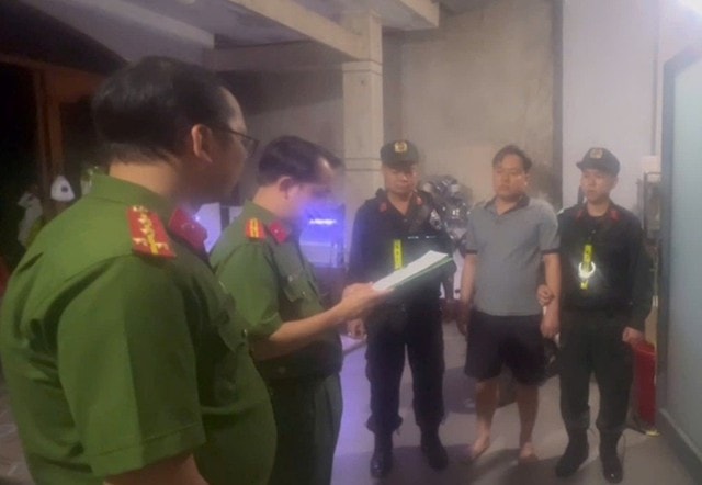 Bắt nhóm cho vay nặng lãi dưới mác ‘quỹ đầu tư, tư vấn tài chính’ với lãi suất lên tới 1095%/năm- Ảnh 2. Bắt nhóm cho vay nặng lãi dưới mác ‘quỹ đầu tư, tư vấn tài chính’ với lãi suất lên tới 1095%/năm- Ảnh 2.