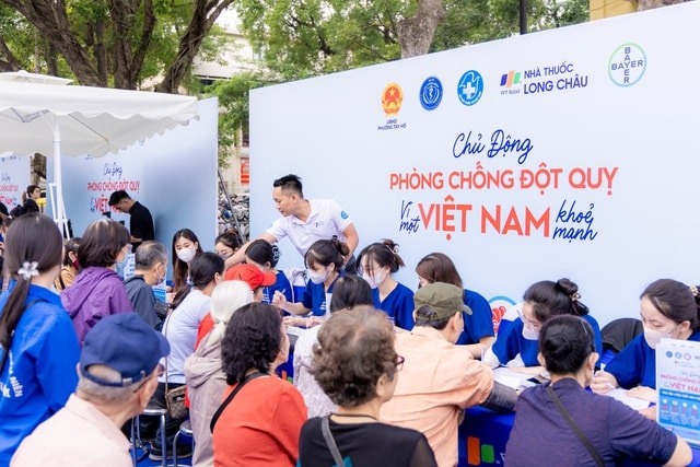 Long Châu và Bayer trở thành đối tác chiến lược 5 năm của Cục Phòng bệnh - Bộ Y tế,  trong Chương trình quốc gia phòng, chống và quản lý đột quỵ- Ảnh 5.