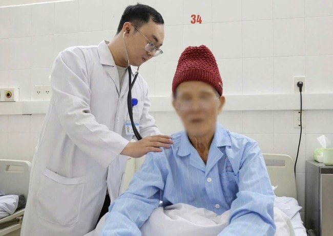 Can thiệp kịp thời cứu cụ ông 86 tuổi sốc tim nguy kịch- Ảnh 2. Can thiệp kịp thời cứu cụ ông 86 tuổi sốc tim nguy kịch- Ảnh 2.