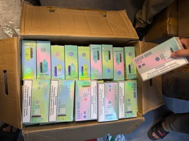 TPHCM triệt phá đường dây buôn bán thuốc lá điện tử doanh thu hàng tỉ đồng- Ảnh 4.