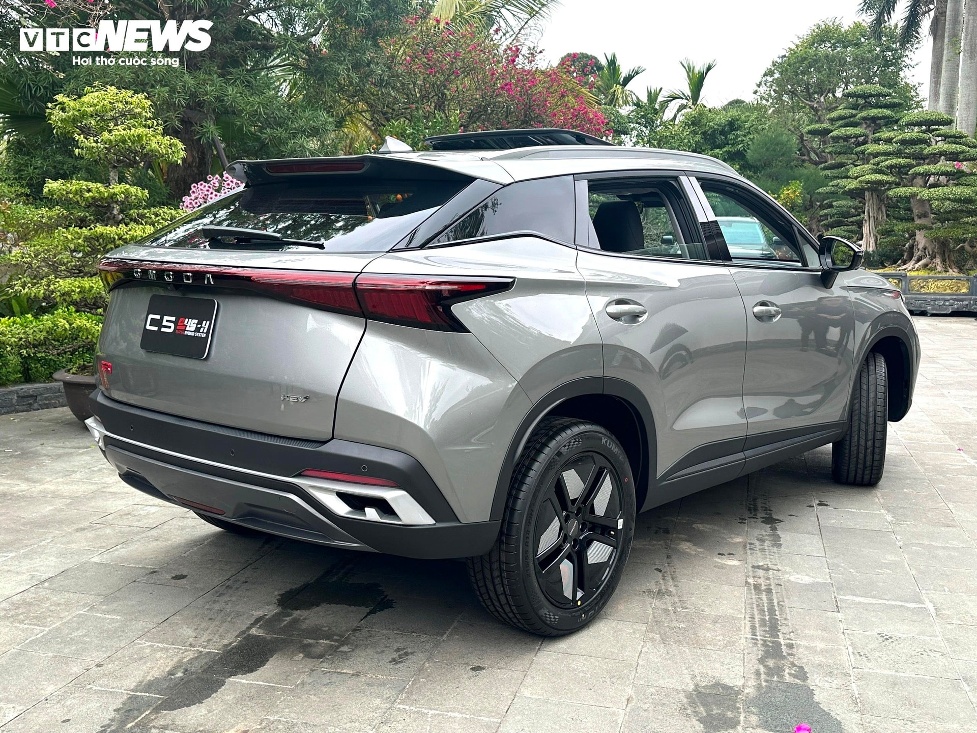 Omoda C5 Super Hybrid gây chú ý với hệ truyền động hybrid hiệu suất cao.